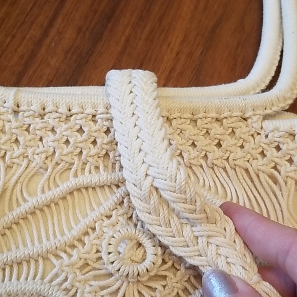 Crouched beige purse in perfect condition! - Picture 7 of 7